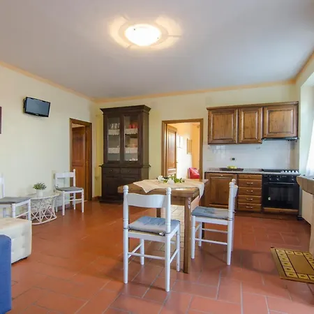 Sumptuous Manor Near With Private Pool Casa vacanze
